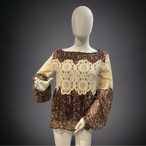 Judith March Blouse Brown w/Floral Print, Lace Accented Top - Picture 1 of 6